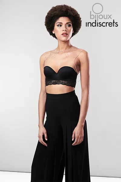 Bijoux d'épaules et de dos en chainettes métalliques argentées